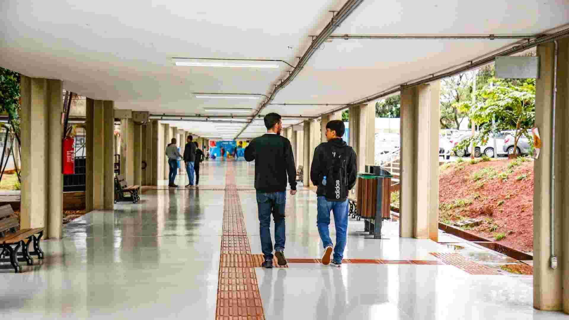 Abertas mais de 1,4 mil vagas em cursos de idiomas e de capacitação para profissionais da Educação Básica