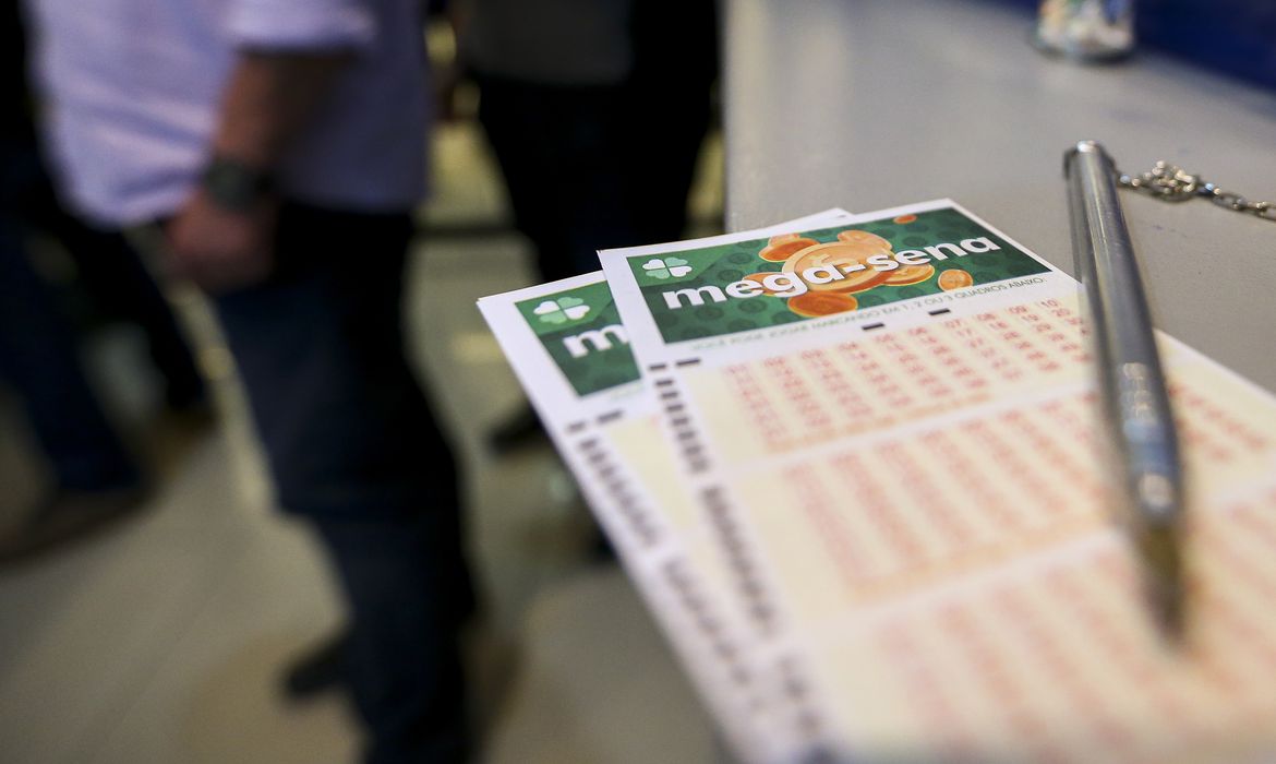 Mega-Sena sorteia neste sábado prêmio acumulado em R$ 100 milhões