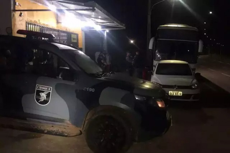 Polícia encontra 71 bolivianos em cárcere, sem água e comida em Campo Grande