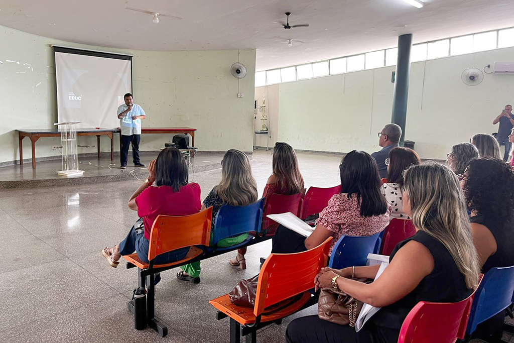 Para novos diretores, prefeito destaca importância da gestão democrática na REME