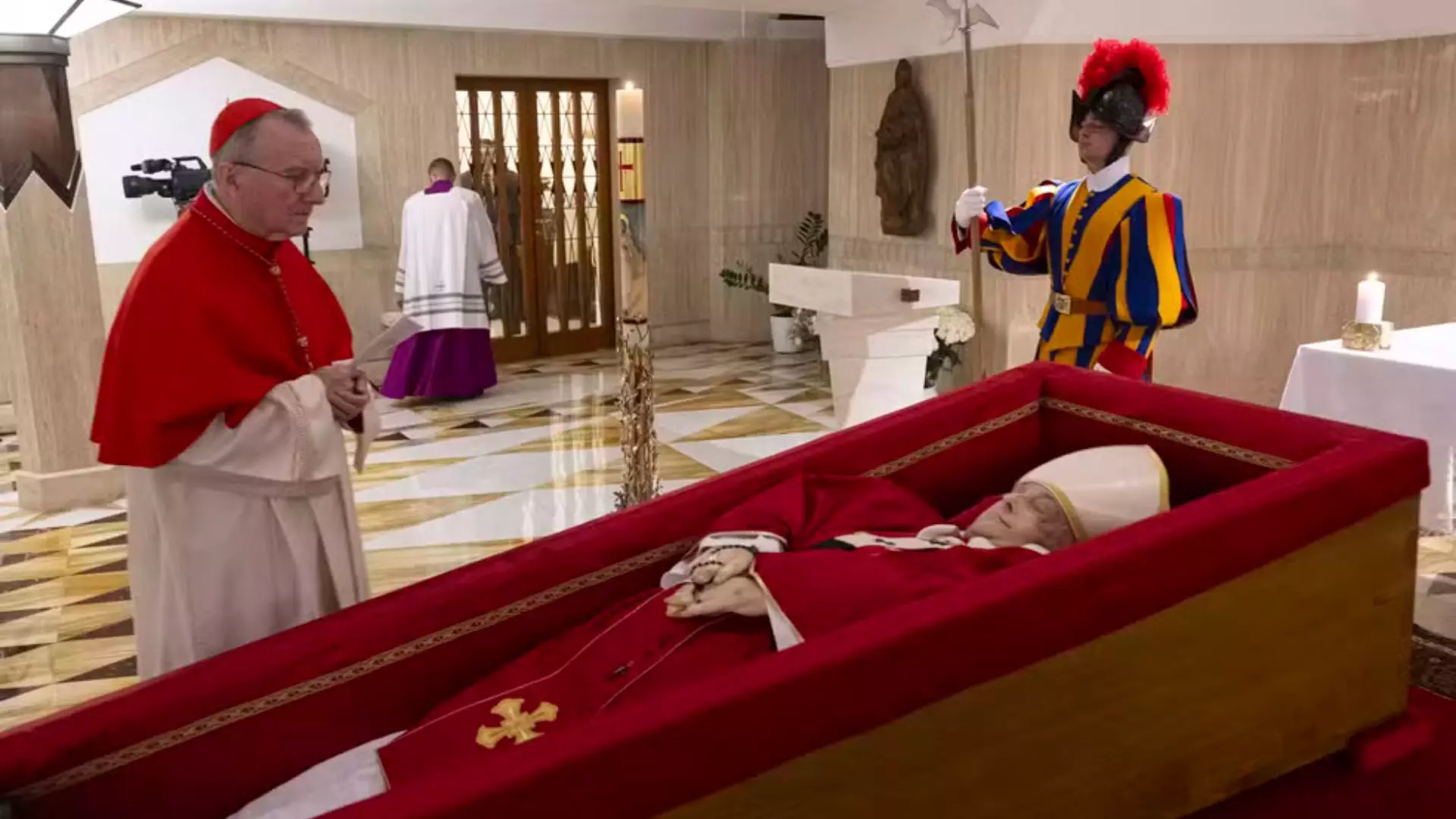 Vaticano divulga primeiras imagens do velório do Papa Francisco