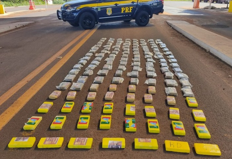 Motorista fica nervoso e acaba preso com quase 150 kg de cocaína
