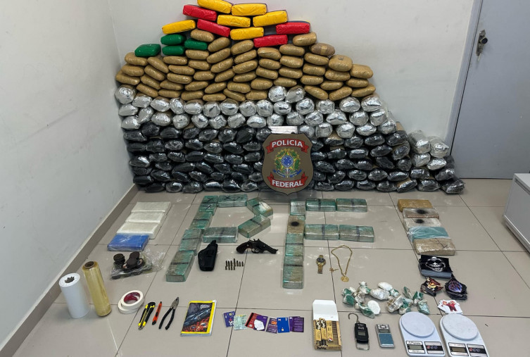 Em quarto de Pousada, PF prende homem com quase 136,5 kg de drogas