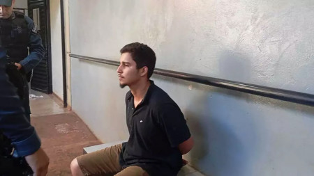 Filho afirma arrependimento após matar a mãe com facadas no pescoço