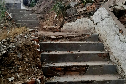 Bira reivindica intervenção do Poder Público para recuperação da escadaria no Bairro Beira Rio