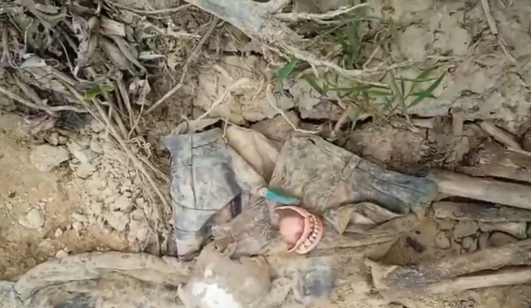 Ossada enrolada em lona é encontrada boiando no rio Paraguai