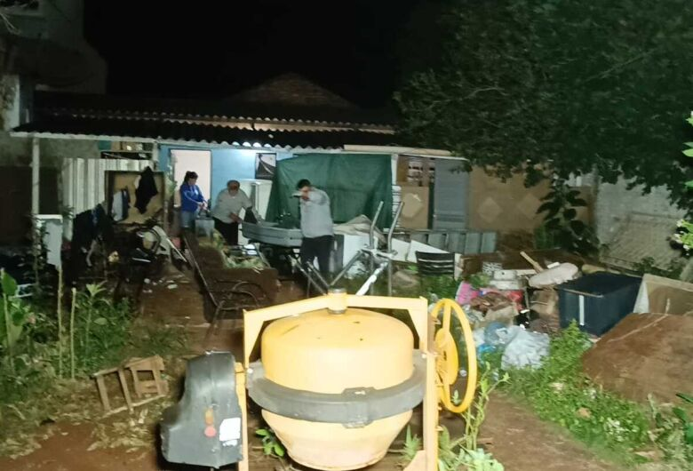 Mulher é assassinada com 23 facadas na frente do filho