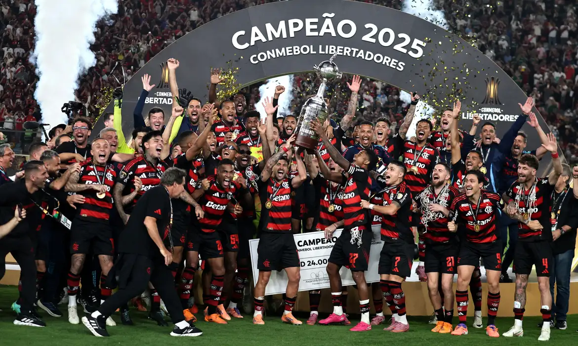 Flamengo vence Palmeiras e vira 1º brasileiro tetra da Libertadores