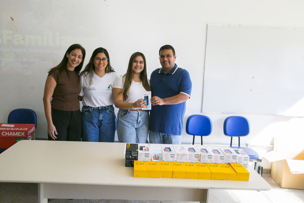 Prefeitura de Corumbá entrega celulares às Unidades de Saúde para facilitar o contato com a população