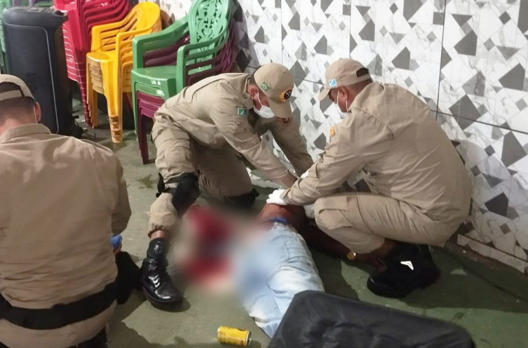 Briga em bar termina com duas pessoas esfaqueadas em Corumbá