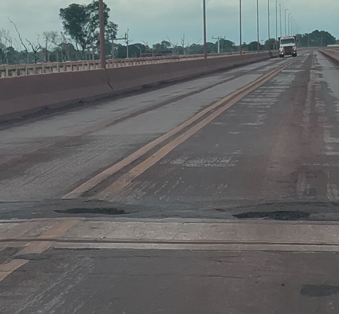 ALERTA NA BR-262 (VÍDEO): Ponte sobre o Rio Paraguai TREME com passagem de carretas pesadas e expõe risco iminente
