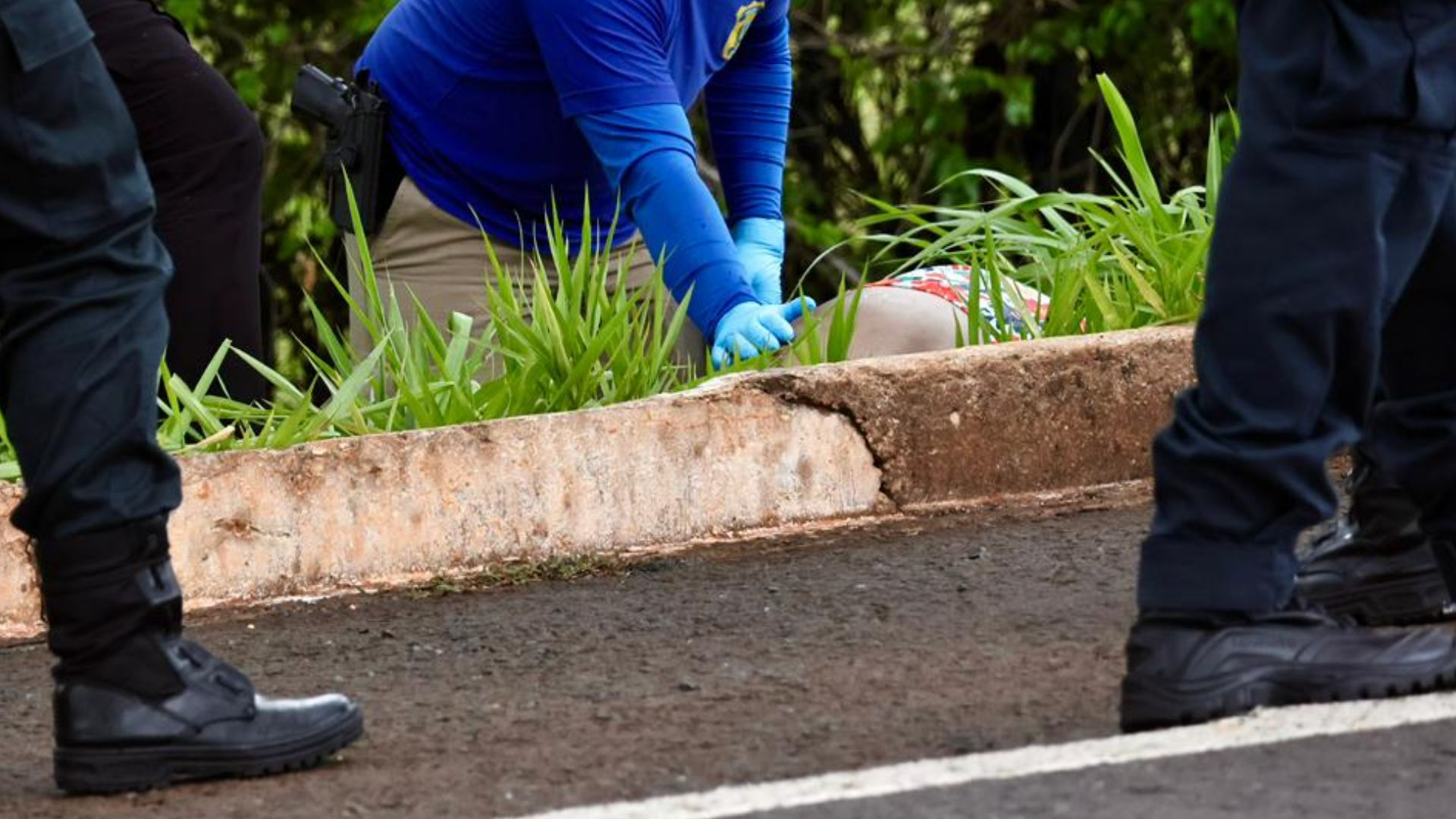 Mulher encontrada morta às margens da BR-262 foi executada com tiro na cabeça