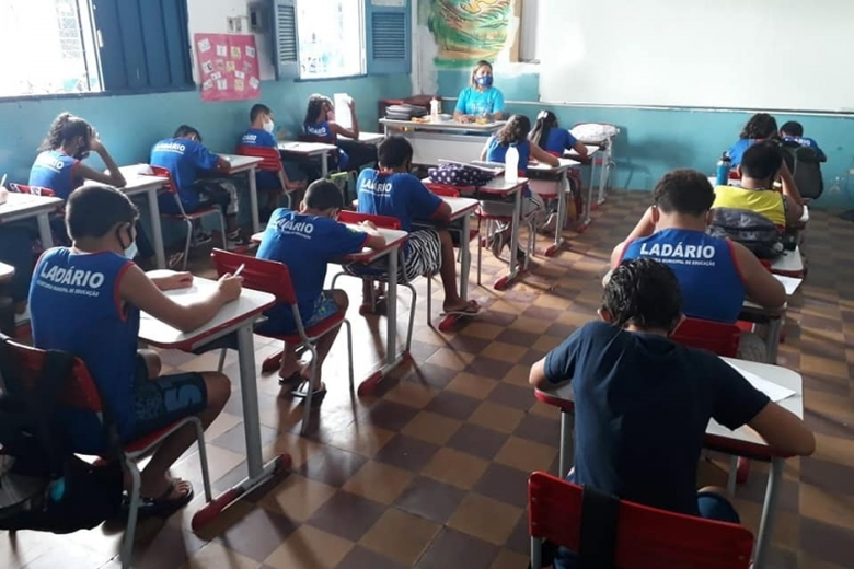 Prefeitura de Ladário abre processo seletivo simplificado para contratação de professores temporários para o ano letivo de 2026
