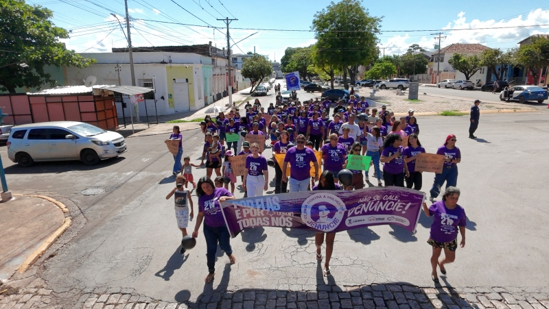 Caminhada reúne moradores na Avenida 14 de Março em apoio ao fim da violência contra a mulher
