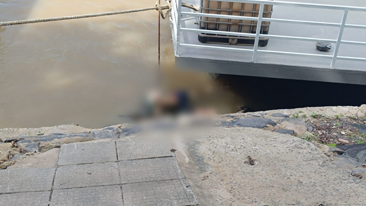 Piloteiro encontra corpo em decomposição durante manobra de embarcação