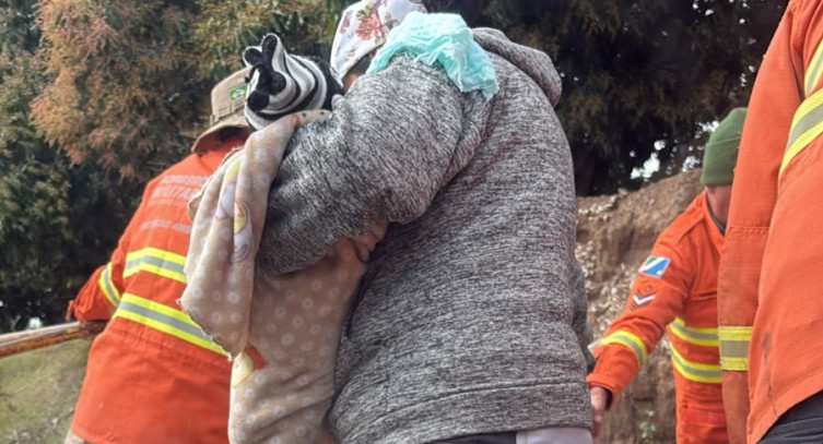 Bombeiros resgatam bebê de um mês após reação alérgica em região ribeirinha de Corumbá