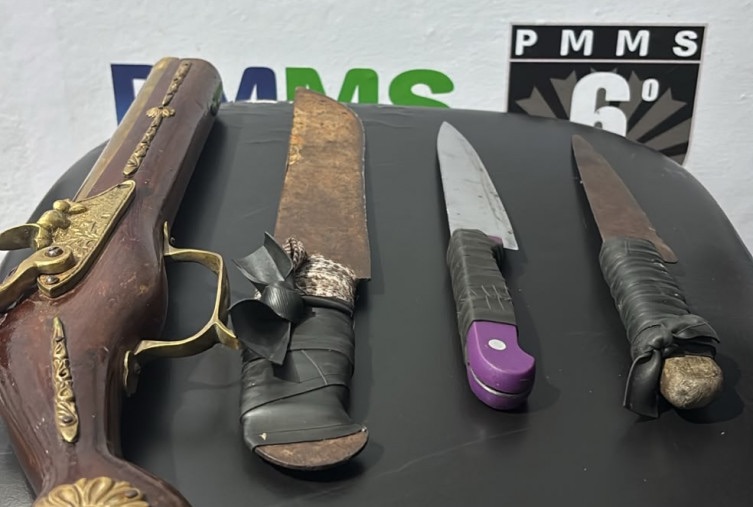 Força Tática prende dois homens e apreende drogas, dinheiro e “pistola de Pirata do século XVIII” em Corumbá